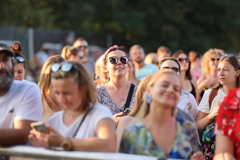 Gorąca zabawa na Santander Letnie Brzmienia 2023. Tłumy na Partynicach.