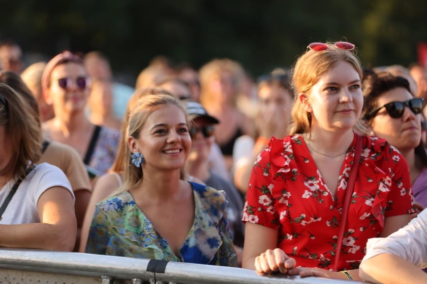 Gorąca zabawa na Santander Letnie Brzmienia 2023. Tłumy na Partynicach.