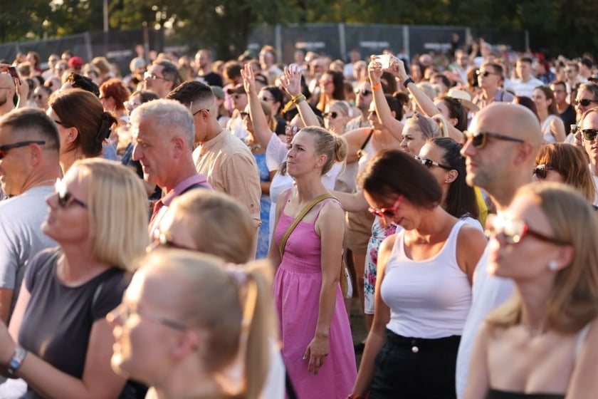 Gorąca zabawa na Santander Letnie Brzmienia 2023. Tłumy na Partynicach.