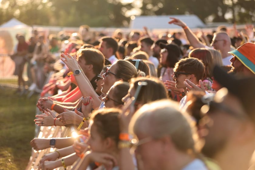 Gorąca zabawa na Santander Letnie Brzmienia 2023. Tłumy na Partynicach.