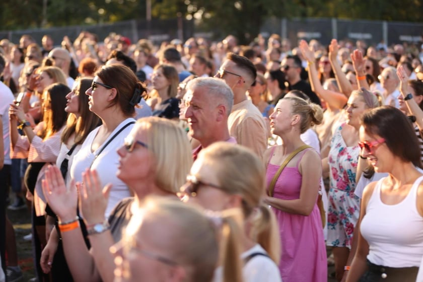 Gorąca zabawa na Santander Letnie Brzmienia 2023. Tłumy na Partynicach.