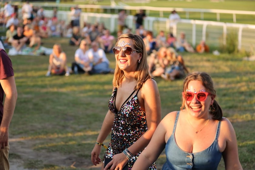 Gorąca zabawa na Santander Letnie Brzmienia 2023. Tłumy na Partynicach.