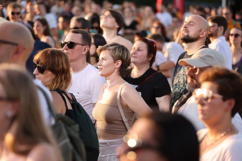 Gorąca zabawa na Santander Letnie Brzmienia 2023. Tłumy na Partynicach.