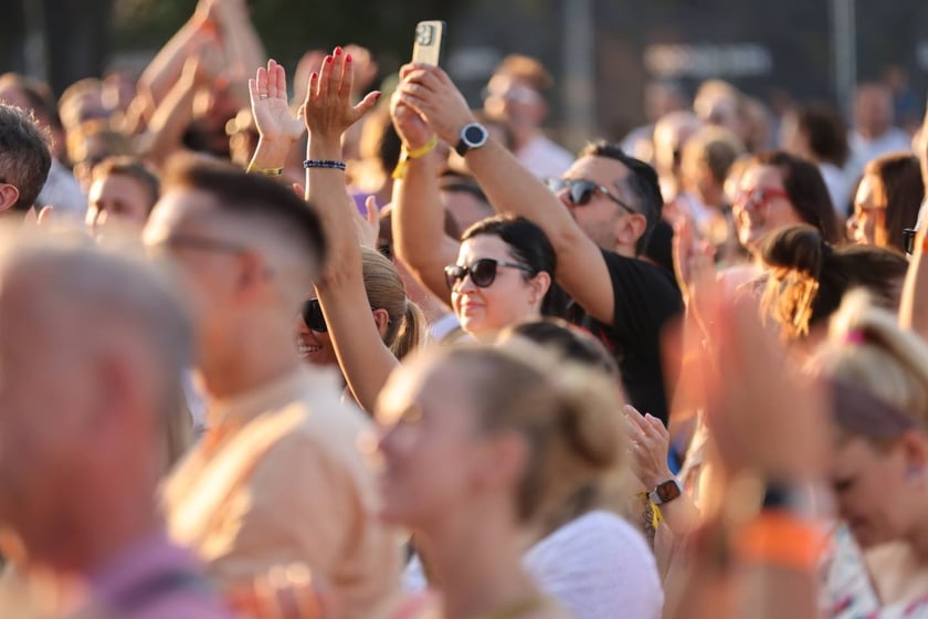 Gorąca zabawa na Santander Letnie Brzmienia 2023. Tłumy na Partynicach.