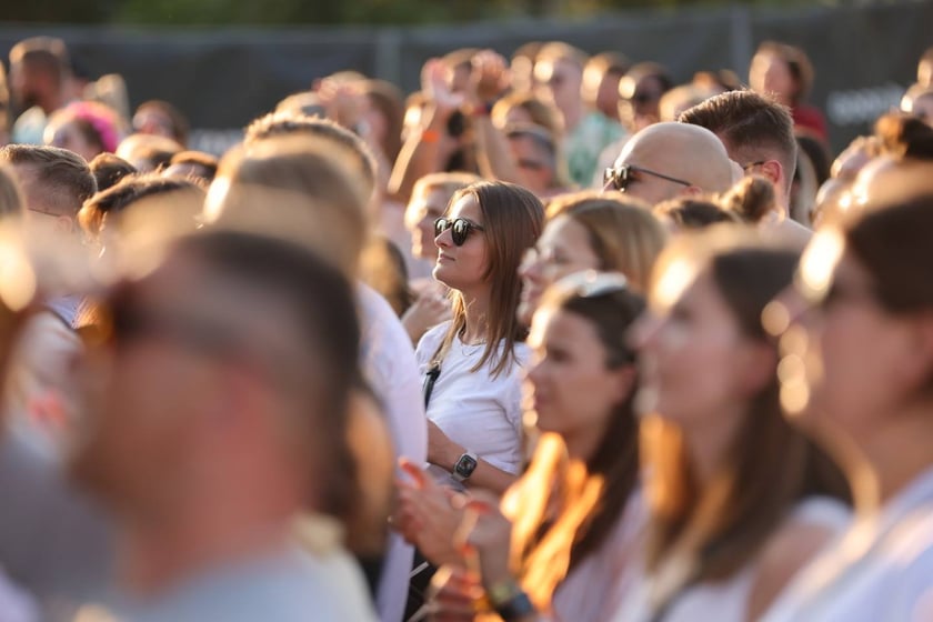 Gorąca zabawa na Santander Letnie Brzmienia 2023. Tłumy na Partynicach.