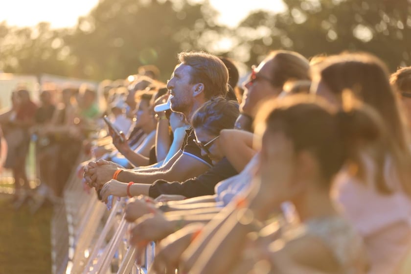 Gorąca zabawa na Santander Letnie Brzmienia 2023. Tłumy na Partynicach.