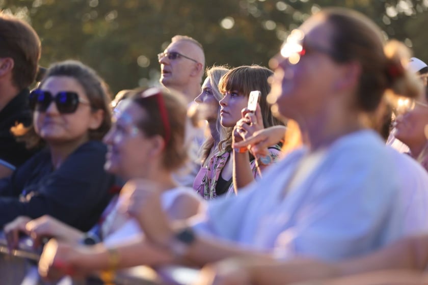 Gorąca zabawa na Santander Letnie Brzmienia 2023. Tłumy na Partynicach.