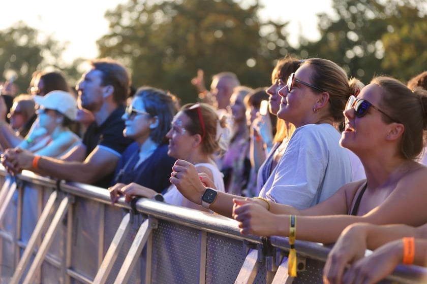 Gorąca zabawa na Santander Letnie Brzmienia 2023. Tłumy na Partynicach.