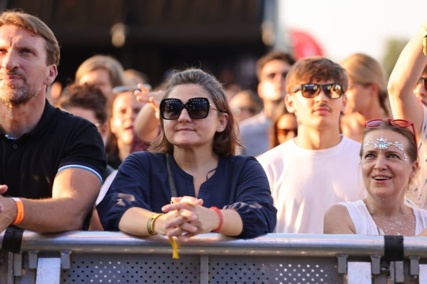 Gorąca zabawa na Santander Letnie Brzmienia 2023. Tłumy na Partynicach.