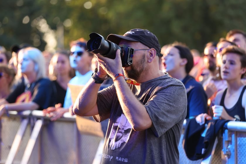 Gorąca zabawa na Santander Letnie Brzmienia 2023. Tłumy na Partynicach.