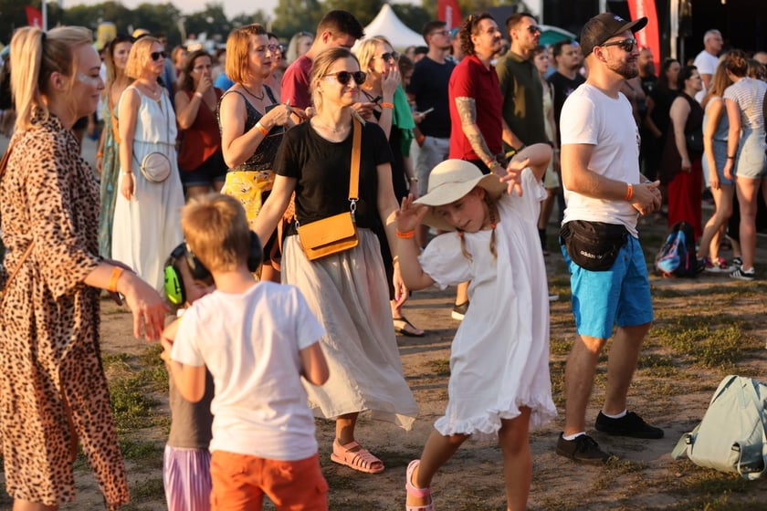 Gorąca zabawa na Santander Letnie Brzmienia 2023. Tłumy na Partynicach.