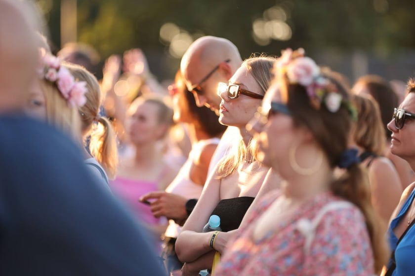 Gorąca zabawa na Santander Letnie Brzmienia 2023. Tłumy na Partynicach.