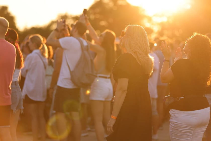 Gorąca zabawa na Santander Letnie Brzmienia 2023. Tłumy na Partynicach.