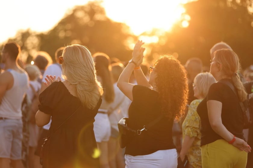 Gorąca zabawa na Santander Letnie Brzmienia 2023. Tłumy na Partynicach.