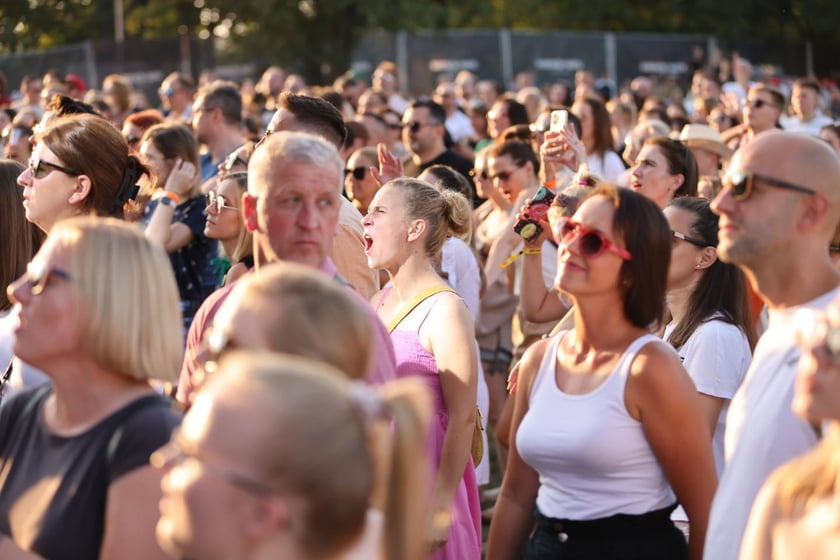 Gorąca zabawa na Santander Letnie Brzmienia 2023. Tłumy na Partynicach.