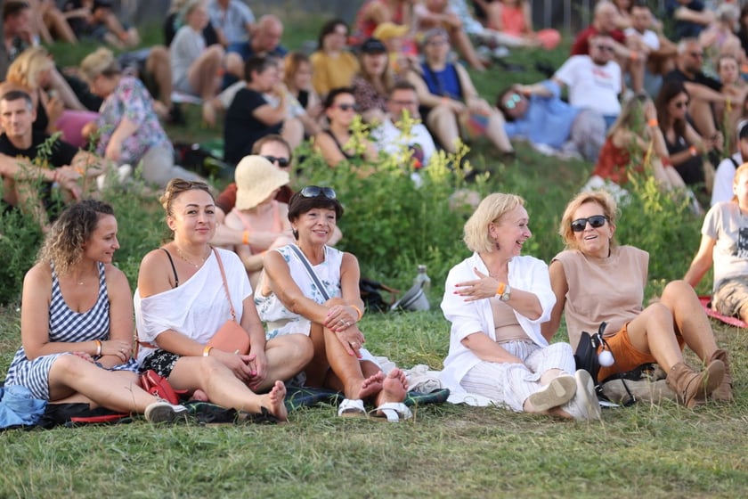 Gorąca zabawa na Santander Letnie Brzmienia 2023. Tłumy na Partynicach.