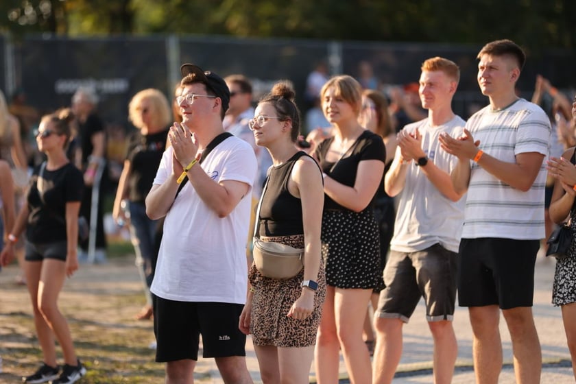Gorąca zabawa na Santander Letnie Brzmienia 2023. Tłumy na Partynicach.