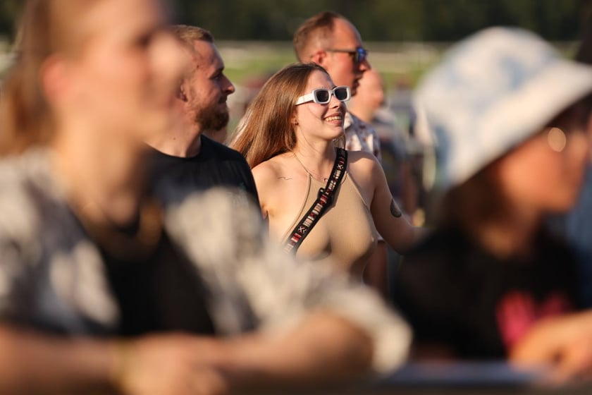 Gorąca zabawa na Santander Letnie Brzmienia 2023. Tłumy na Partynicach.