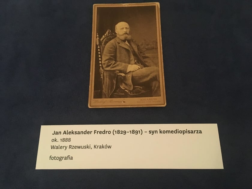 Wystawa &bdquo;Żołnierz napoleoński, ojciec komedii polskiej&rdquo; &mdash; Fredro w Ossolineum