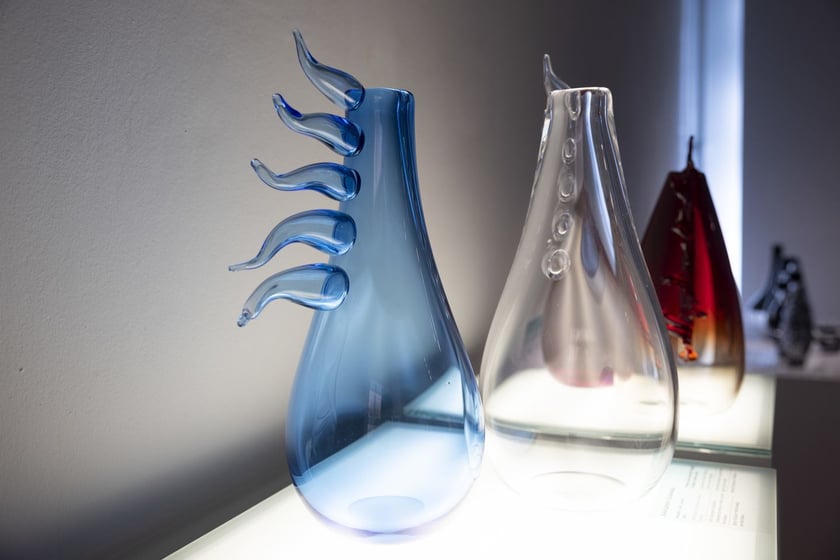 Wystawa &bdquo;Szklane życiorysy. Polskie projektantki szkła (1945-2020)&rdquo; w Muzeum Narodowym we Wrocławiu &ndash; prace Aleksandry Kujawskiej