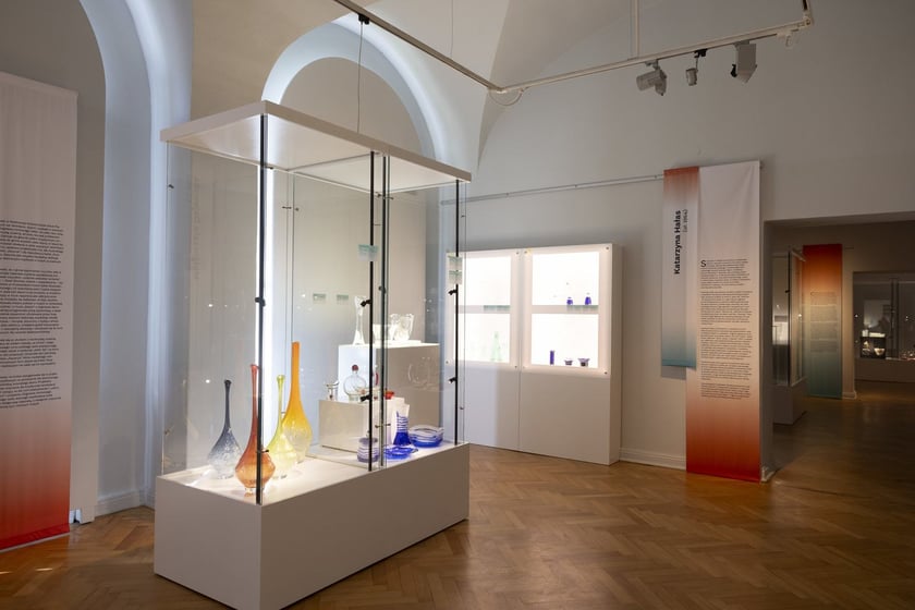 Wystawa &bdquo;Szklane życiorysy. Polskie projektantki szkła (1945-2020)&rdquo; w Muzeum Narodowym we Wrocławiu