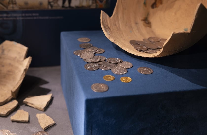 Klejnoty i monety ze skrbu średzkiego na wystawie w Muzeum Narodowym