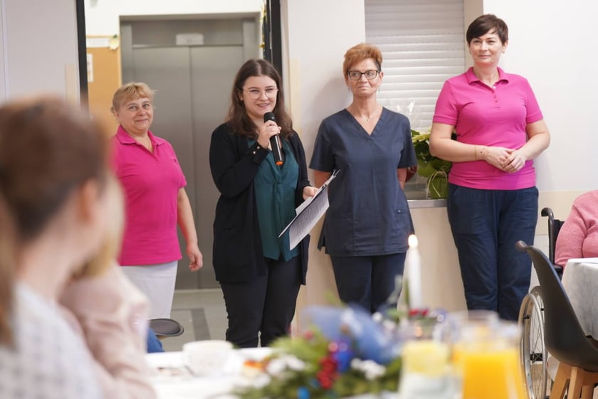 Anna Wyszkoni spotkała się z seniorami w Dziennym Domu Pomocy przy Skoczylasa 8 w Leśnicy