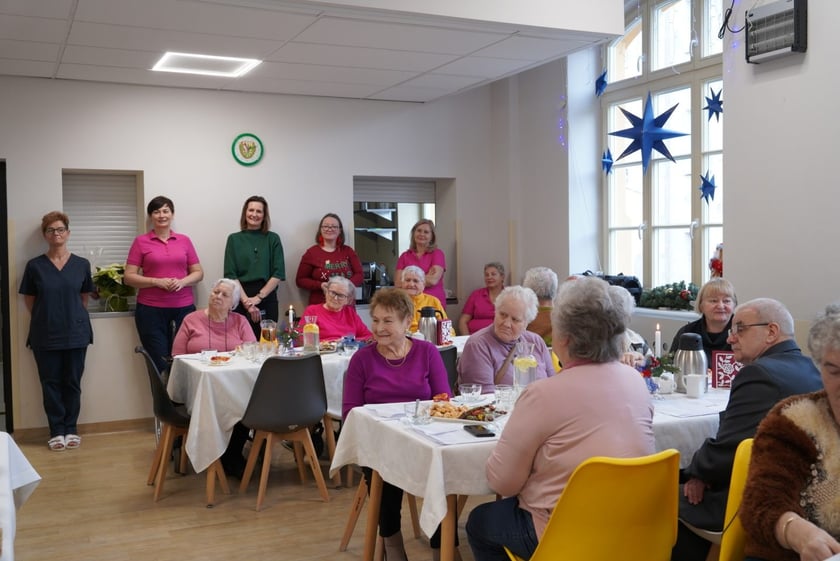 Anna Wyszkoni spotkała się z seniorami w Dziennym Domu Pomocy przy Skoczylasa 8 w Leśnicy
