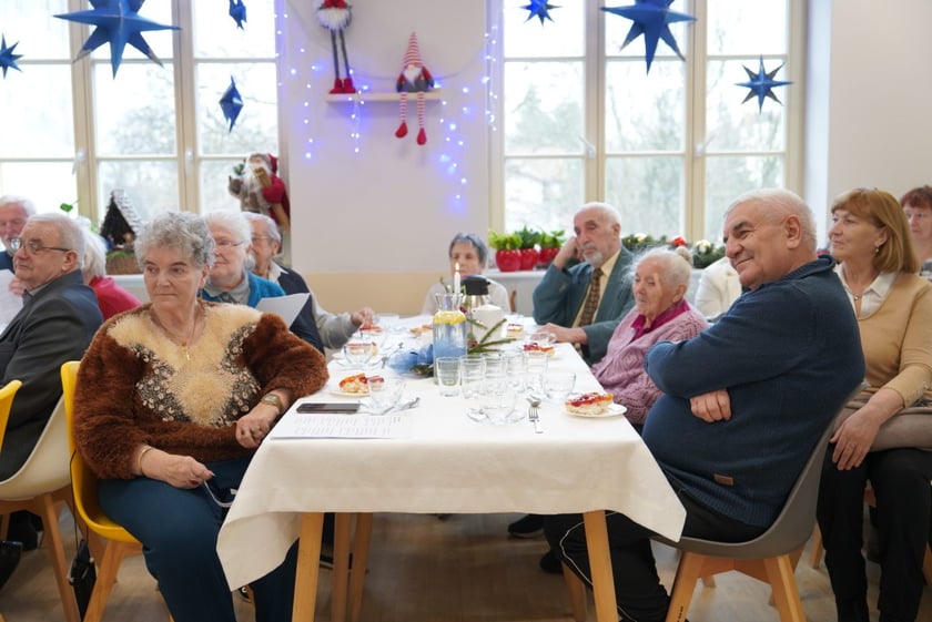 Anna Wyszkoni spotkała się z seniorami w Dziennym Domu Pomocy przy Skoczylasa 8 w Leśnicy