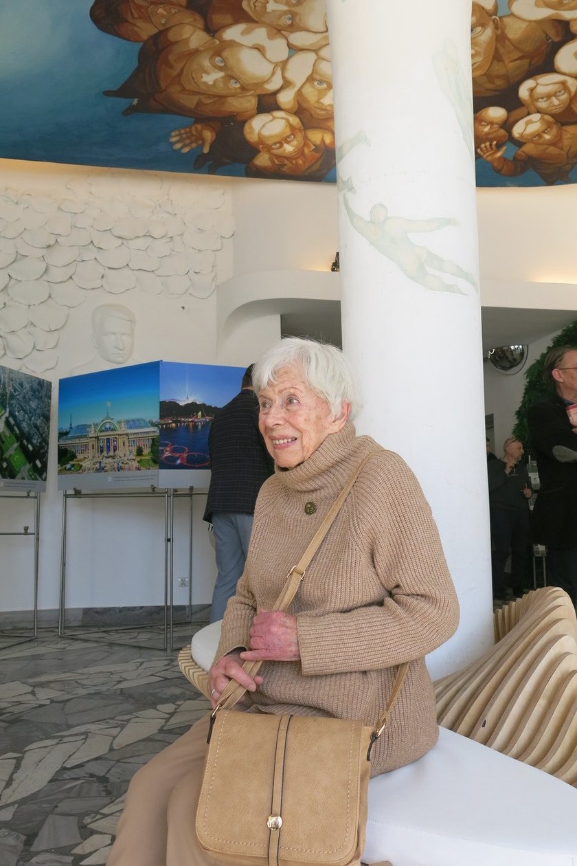 Anna Szpakowska-Kujawska, autorka projektu malowidła na plafonie