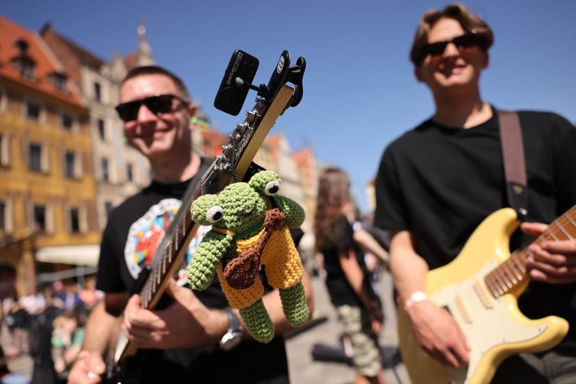 Gitarzyści na wrocławskim rynku. Gitarowy Rekord Świata 2024
