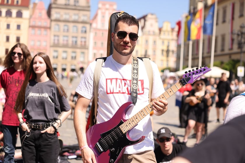 Gitarzyści na wrocławskim rynku. Gitarowy Rekord Świata 2024