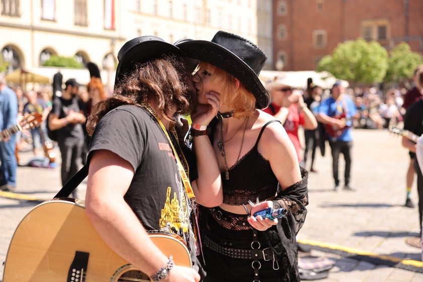 Gitarzyści na wrocławskim rynku. Gitarowy Rekord Świata 2024