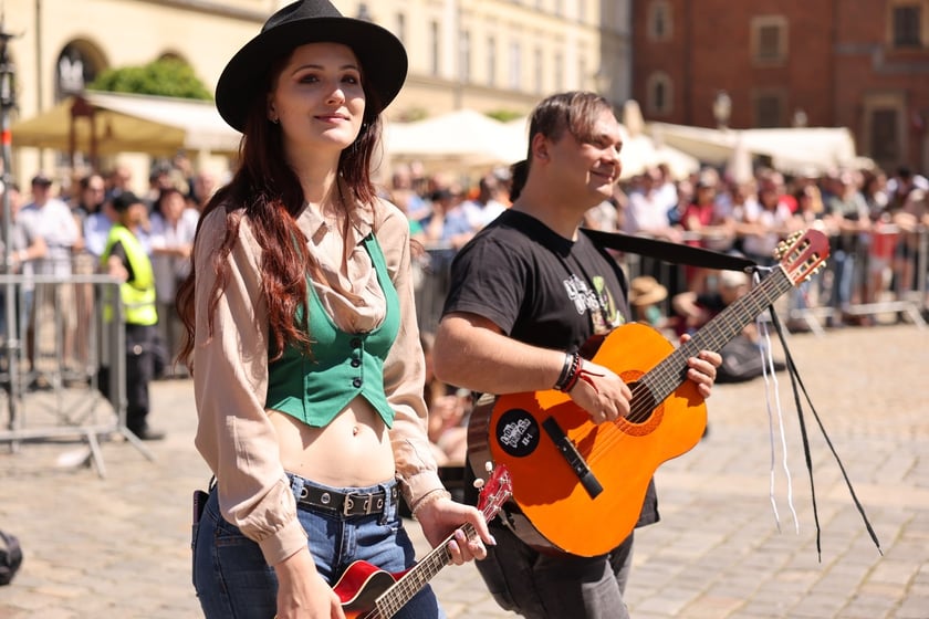 Gitarzyści na wrocławskim rynku. Gitarowy Rekord Świata 2024