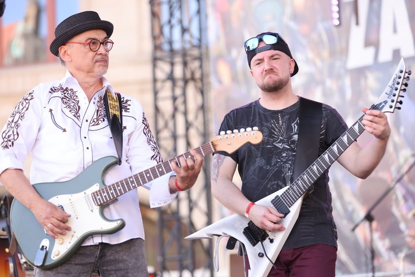 Gitarzyści na wrocławskim rynku. Gitarowy Rekord Świata 2024