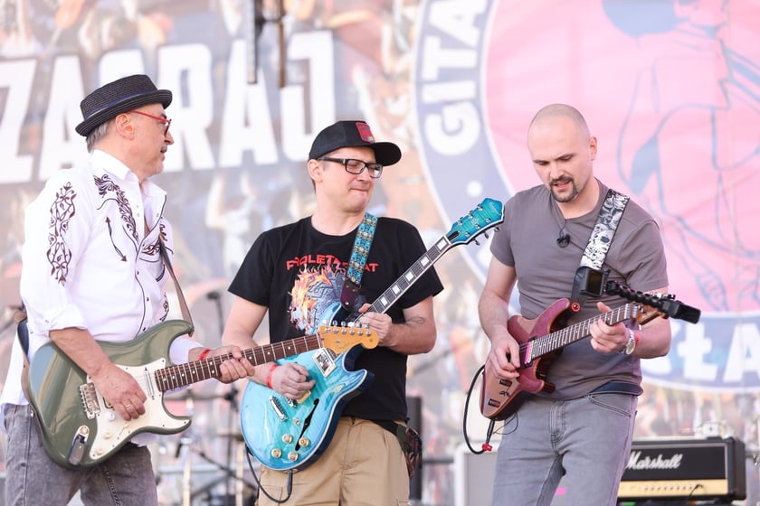 Gitarzyści na wrocławskim rynku. Gitarowy Rekord Świata 2024