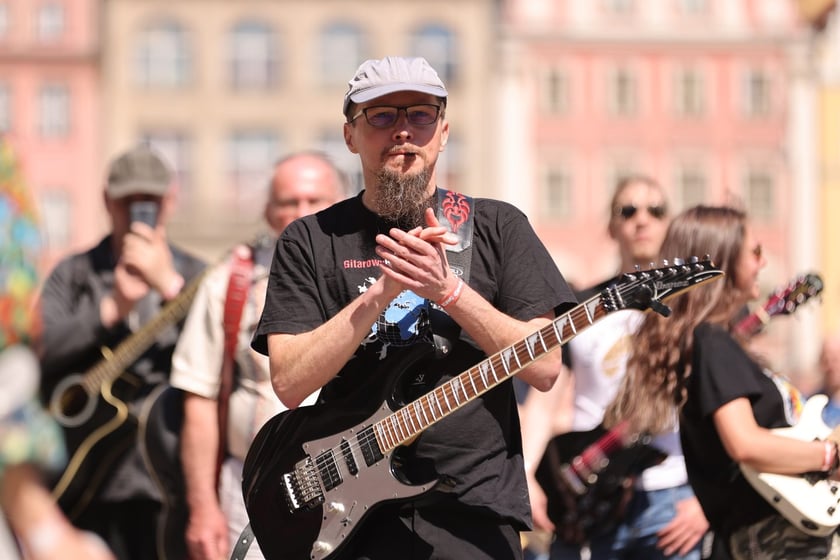 Gitarzyści na wrocławskim rynku. Gitarowy Rekord Świata 2024