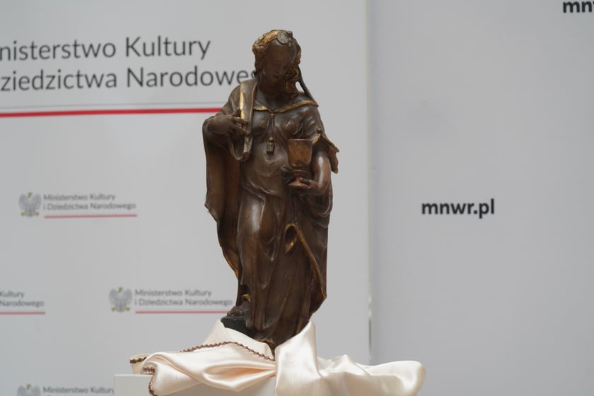 Rzeźba przedstawiająca personifikację Wiary