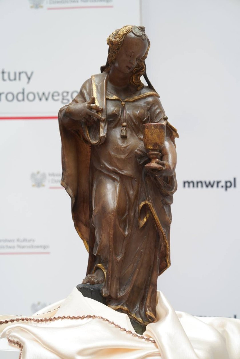 Rzeźba przedstawiająca personifikację Wiary