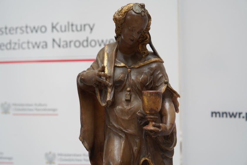 Rzeźba przedstawiająca personifikację Wiary