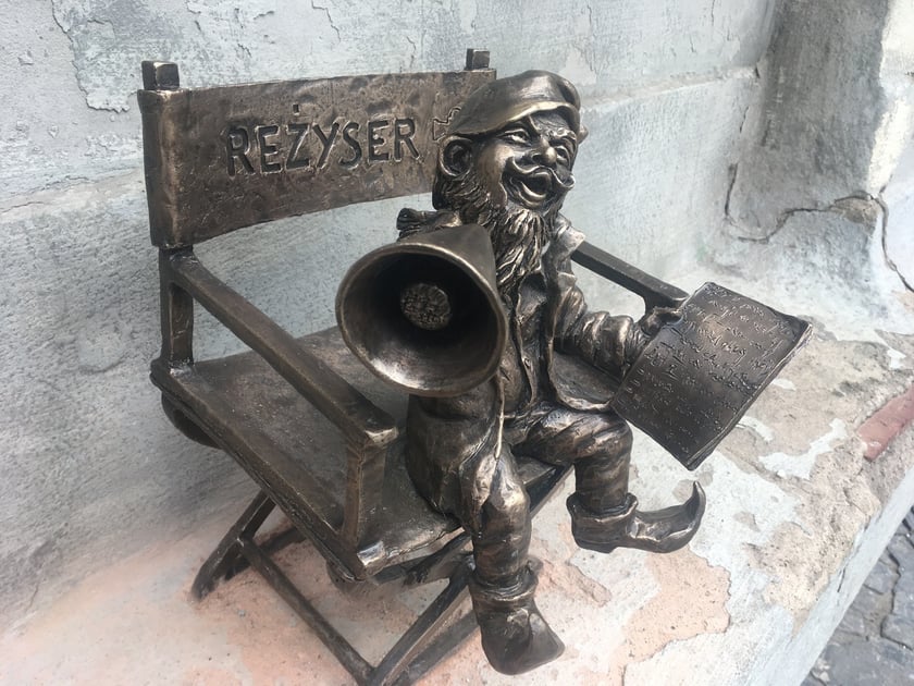 Nowy krasnal-reżyser u zbiegu ulic Mierniczej i Łukasińskiego