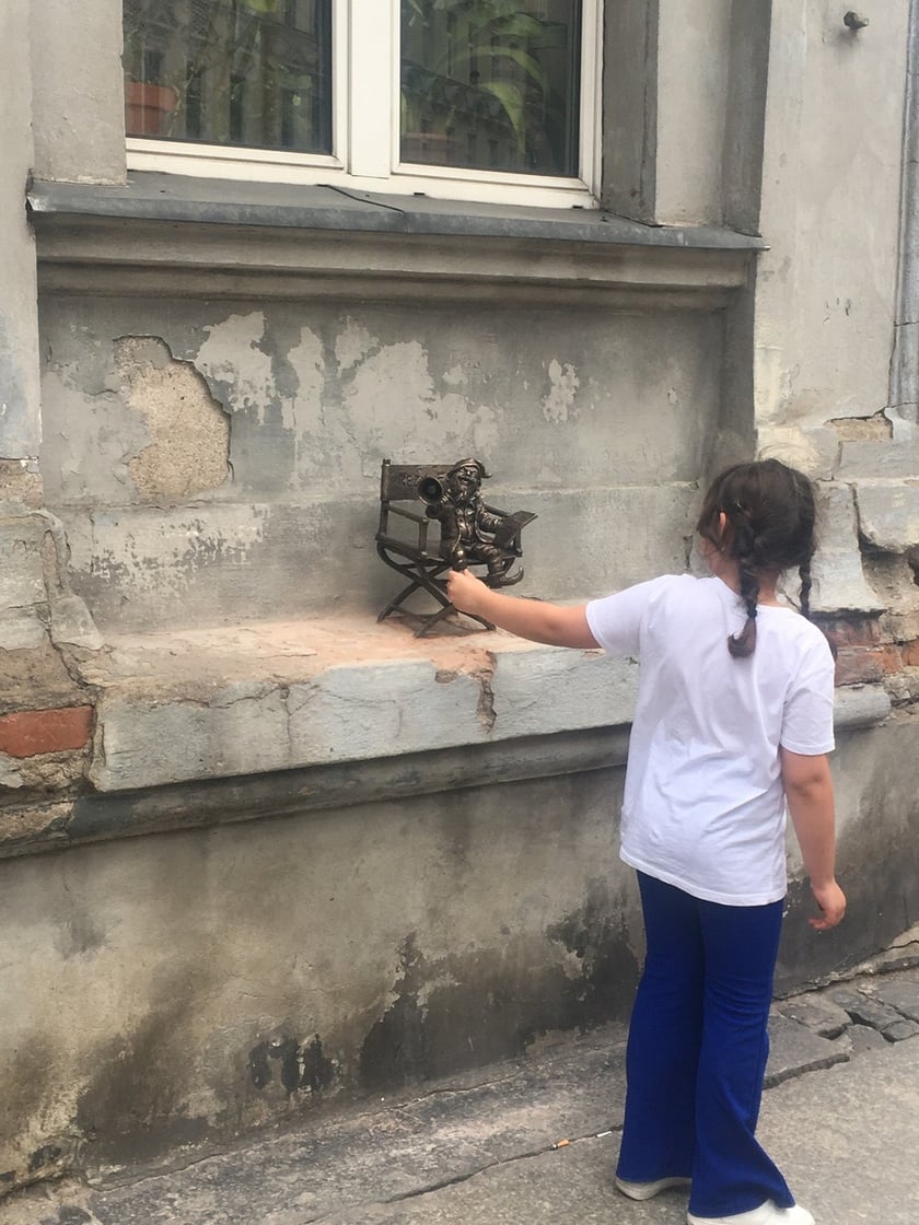 <p>Nowy krasnal-reżyser u zbiegu ulic Mierniczej i Łukasińskiego</p>