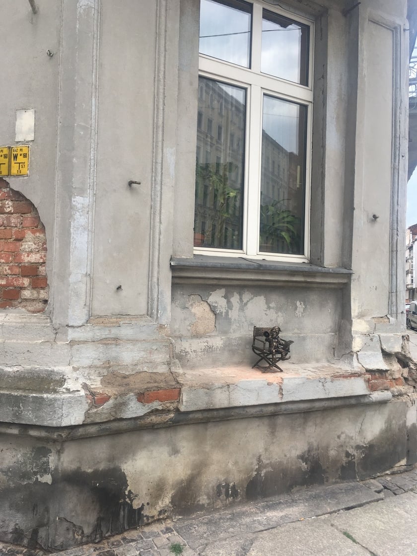Nowy krasnal-reżyser u zbiegu ulic Mierniczej i Łukasińskiego