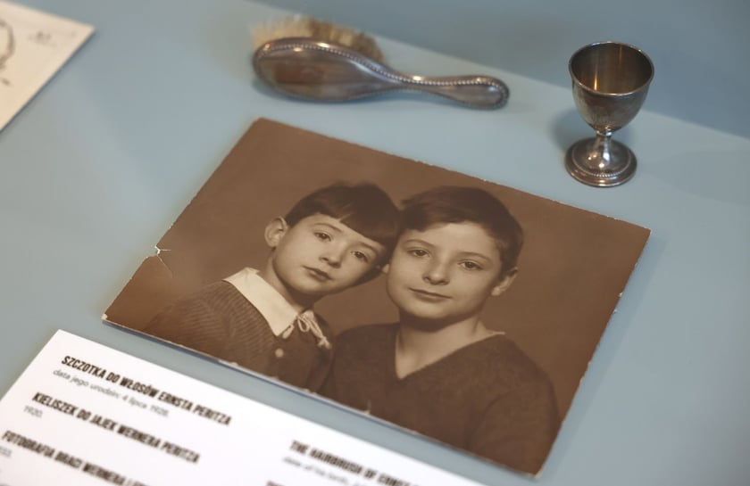 Wystawa &bdquo;Odkładając rzeczy na miejsce. Żydowscy Breslauerzy i ich przedmioty&rdquo; w Op enheim na pl. Solnym 4