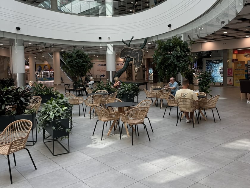 "Profil Czasu" w środku budynku Sky Tower, sierpnień 2024