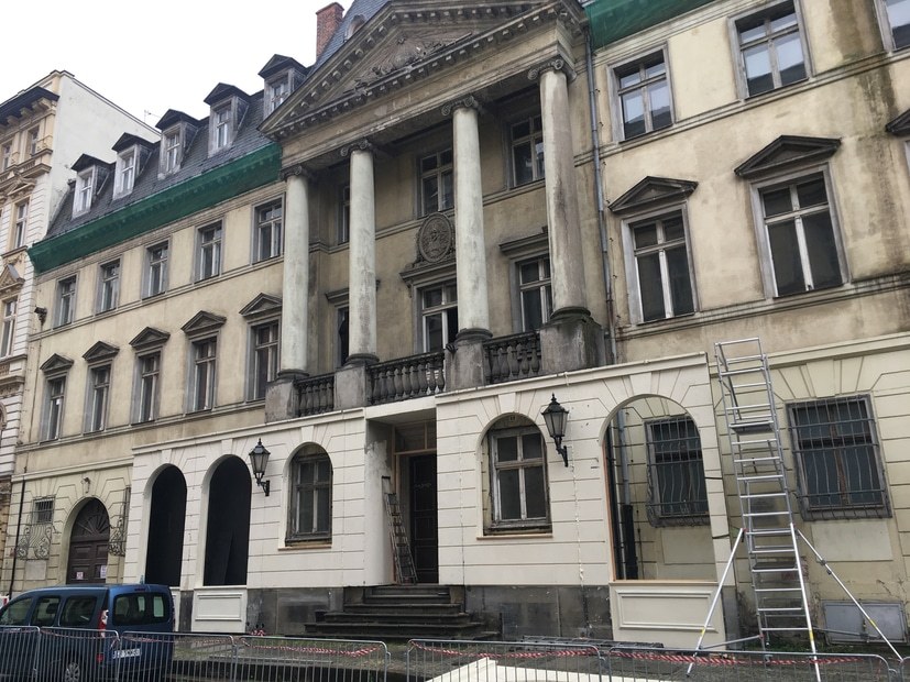 Pałac Wallenberg-Pachalych na Szajnochy z przygotowywaną scenografią