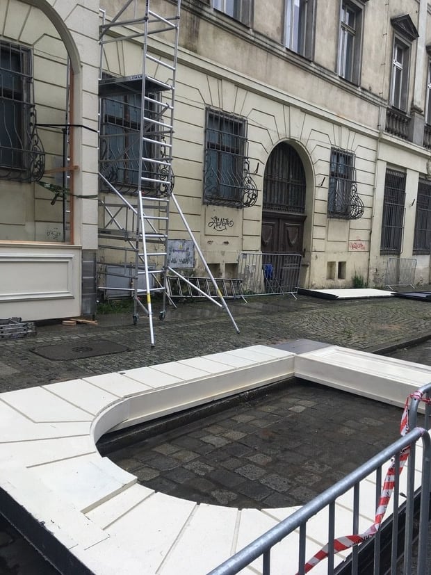 Pałac Wallenberg-Pachalych na Szajnochy z przygotowywaną scenografią