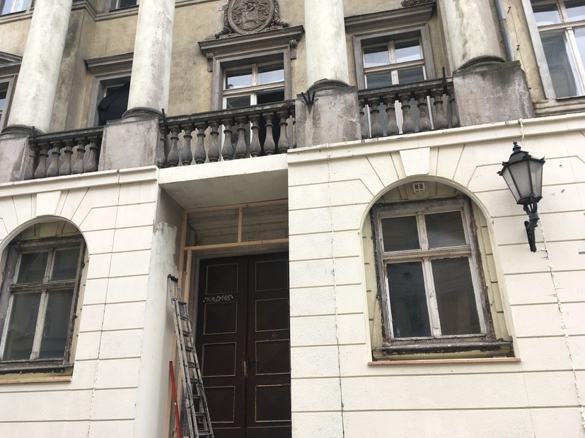 Pałac Wallenberg-Pachalych na Szajnochy z przygotowywaną scenografią