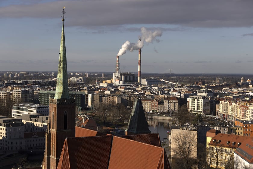 Widok na Elektrociepłownię Wrocław przy ul. Łowieckiej