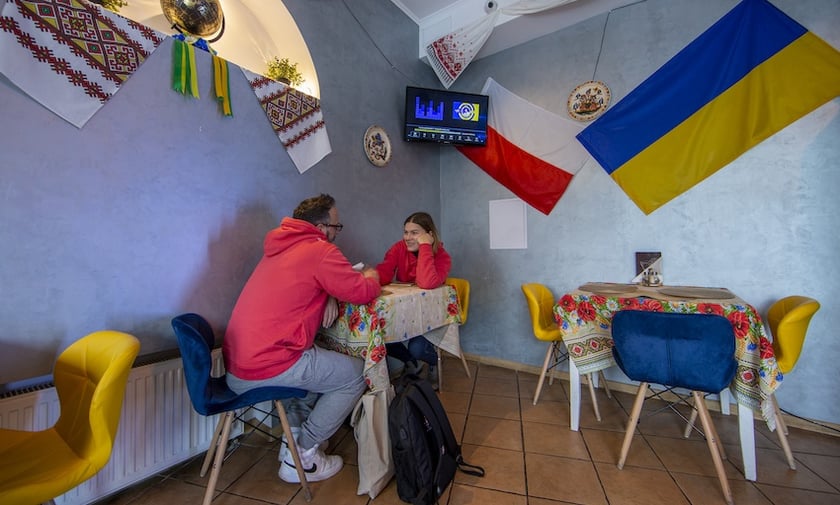 Coraz więcej osób odwiedza ukraińskie restauracje.